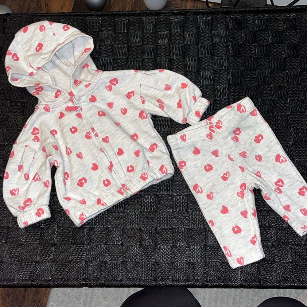 Newborn Heart Print Hoodie and Pants Set